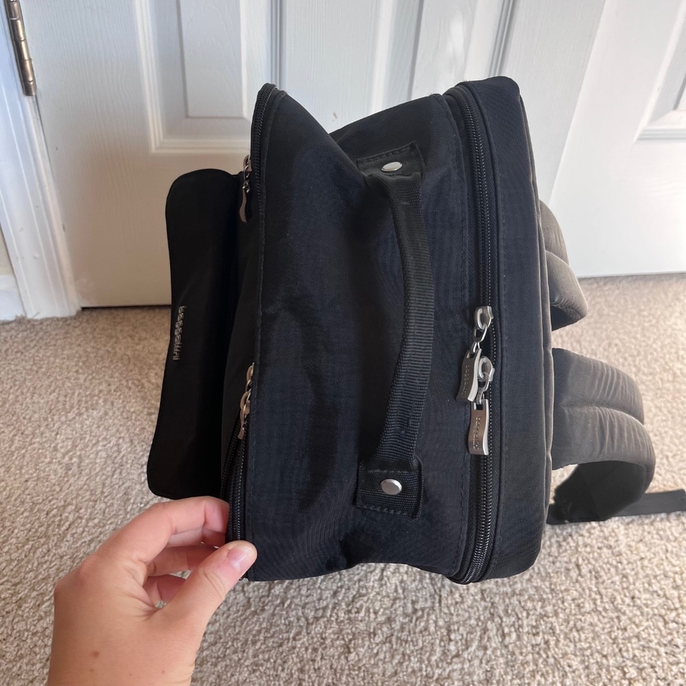 Baggallini Black Lightweight Water-Repellent Everyday Laptop Backpack - Picture 5 of 8
